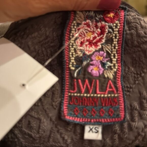 Johnny Was by JWTA Shoba Velvet
Coffee Bean Tunic - XS - NWT - Picture 4 of 15